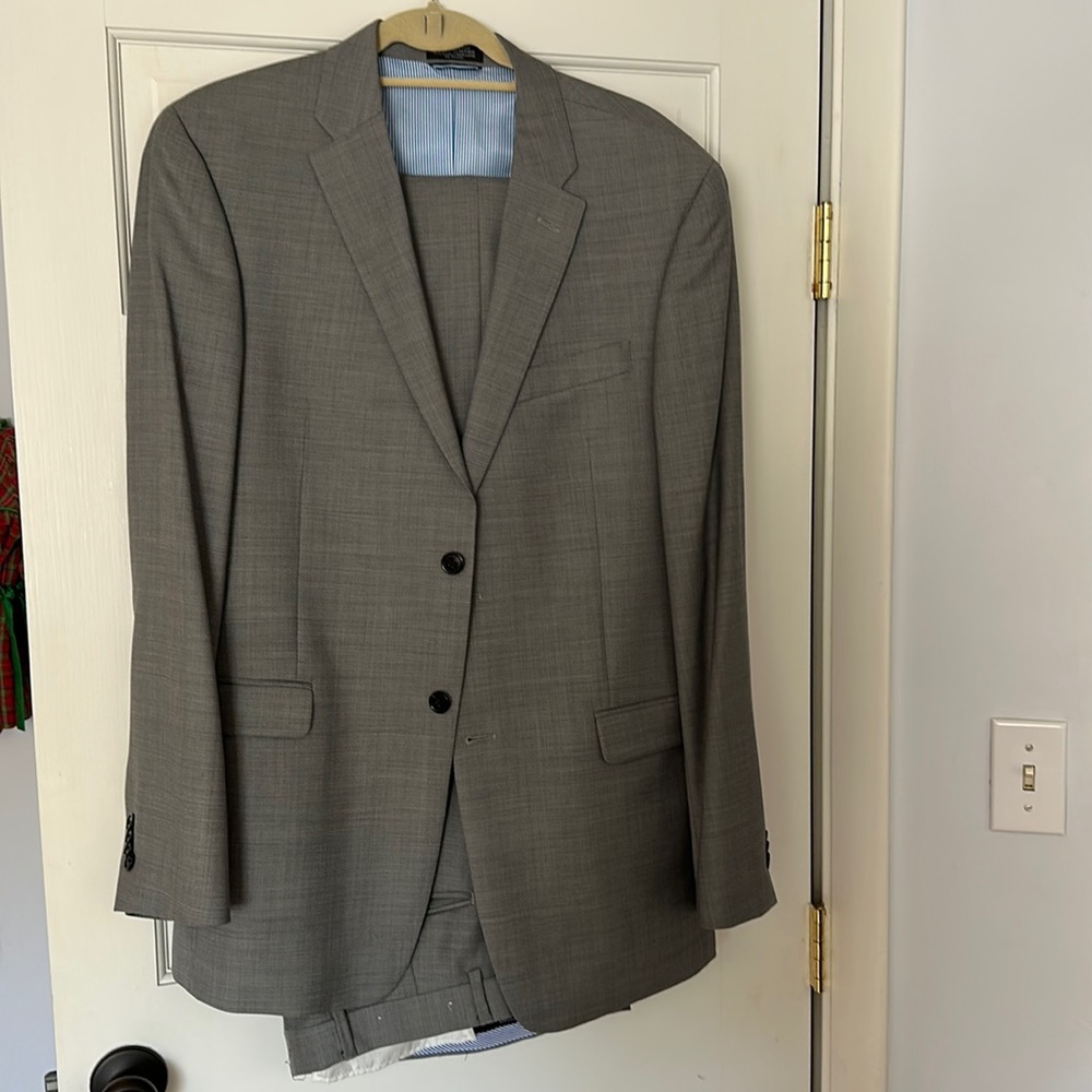 Men’s Tommy Hilfiger suit - pants and jacket, like new condition